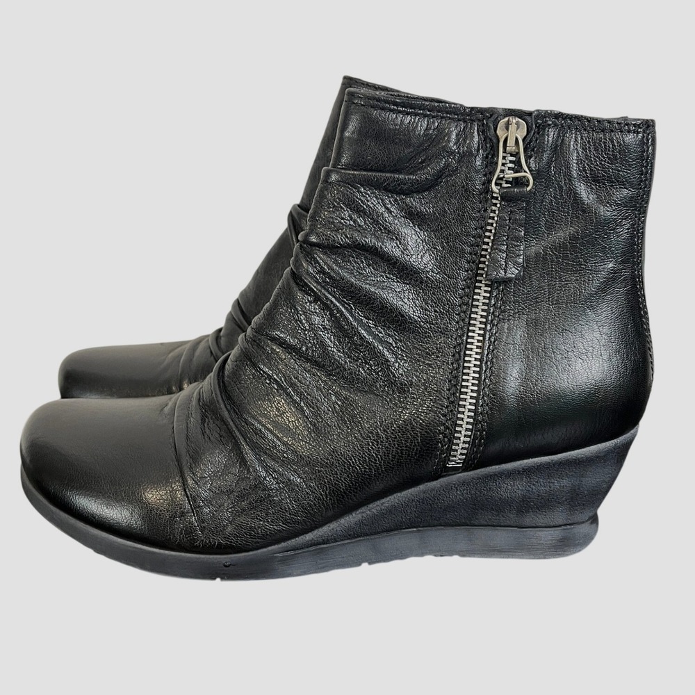 Miz Mooz Black Leather Ruched Wedge Ankle Boots Womens 41 Side Zip Booties